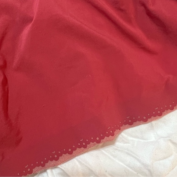 Rare lululemon dark coral shorts - cute trim detail - Picture 5 of 5